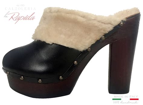 gucci scarpe invernali pelliccia|Zoccoli Gucci in Pelliccia Nero taglia 38.5 IT .